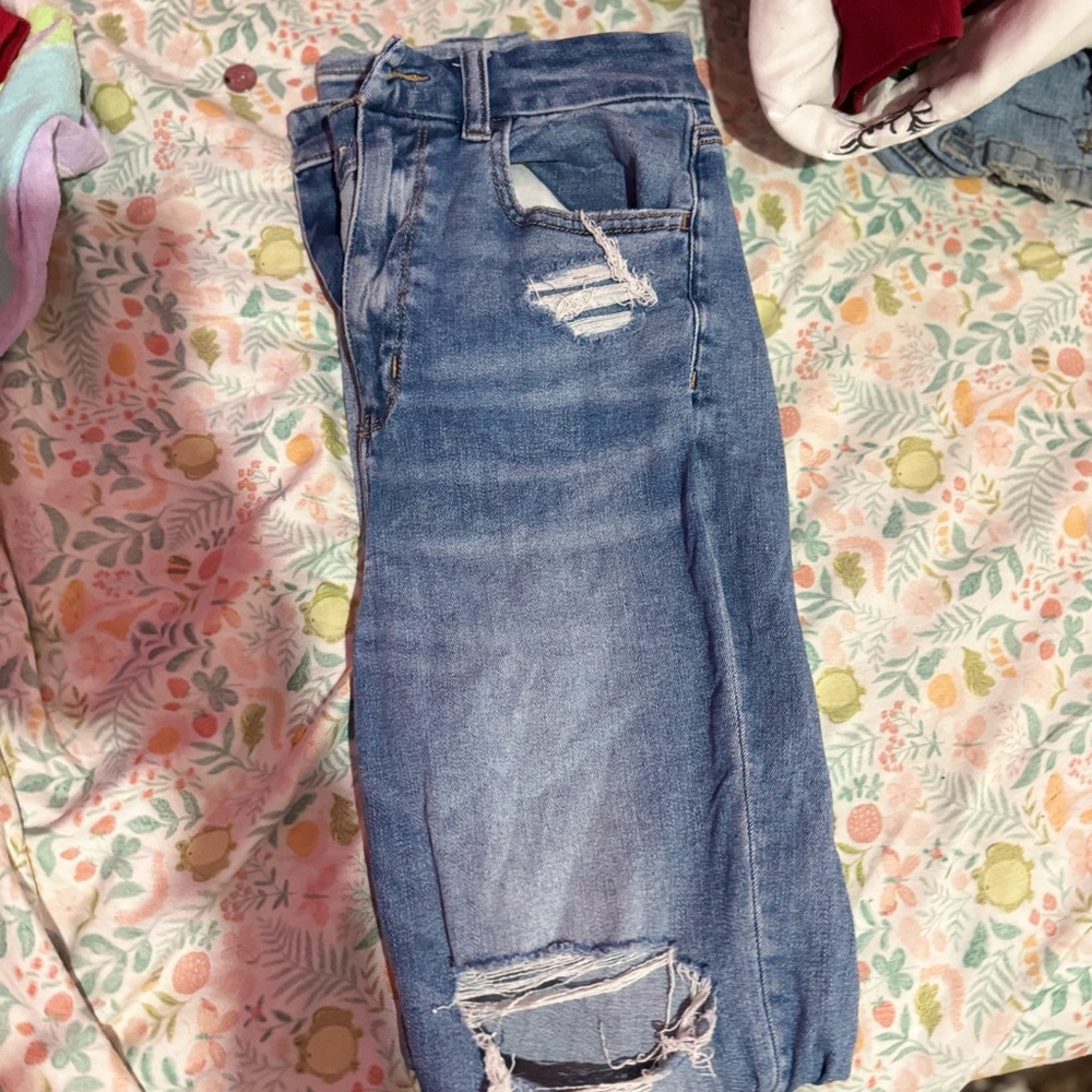 American Eagle Outfitters Light Blue Distressed Cropped Jeans